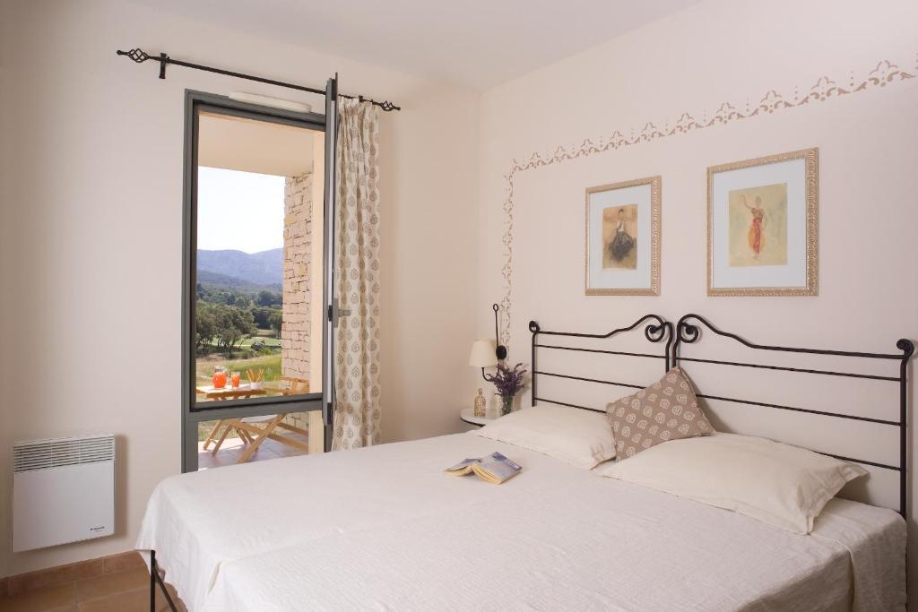 Madame Vacances Residence Provence Country Club Saumane-de-Vaucluse Room photo