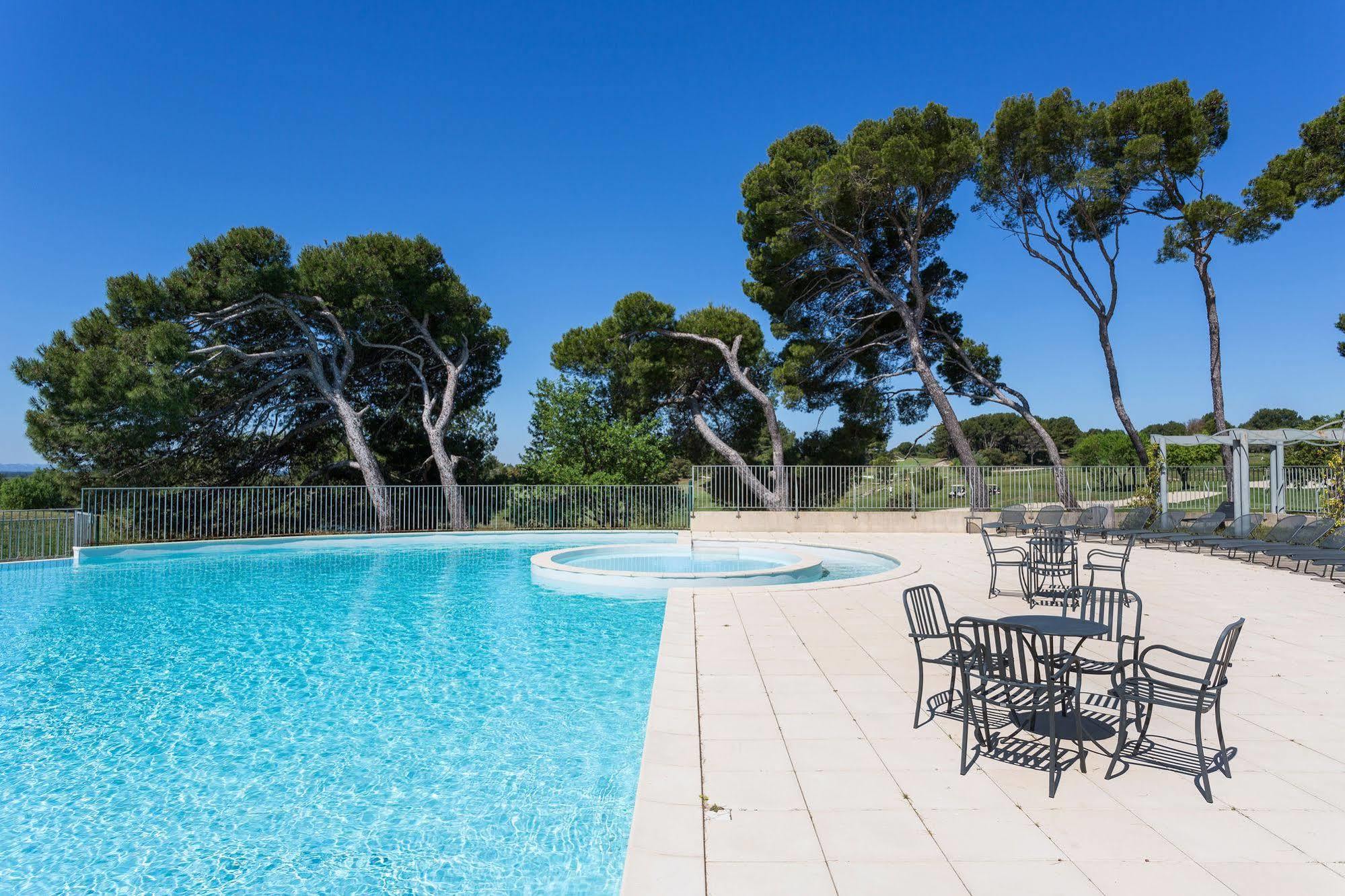 Madame Vacances Residence Provence Country Club Saumane-de-Vaucluse Exterior photo