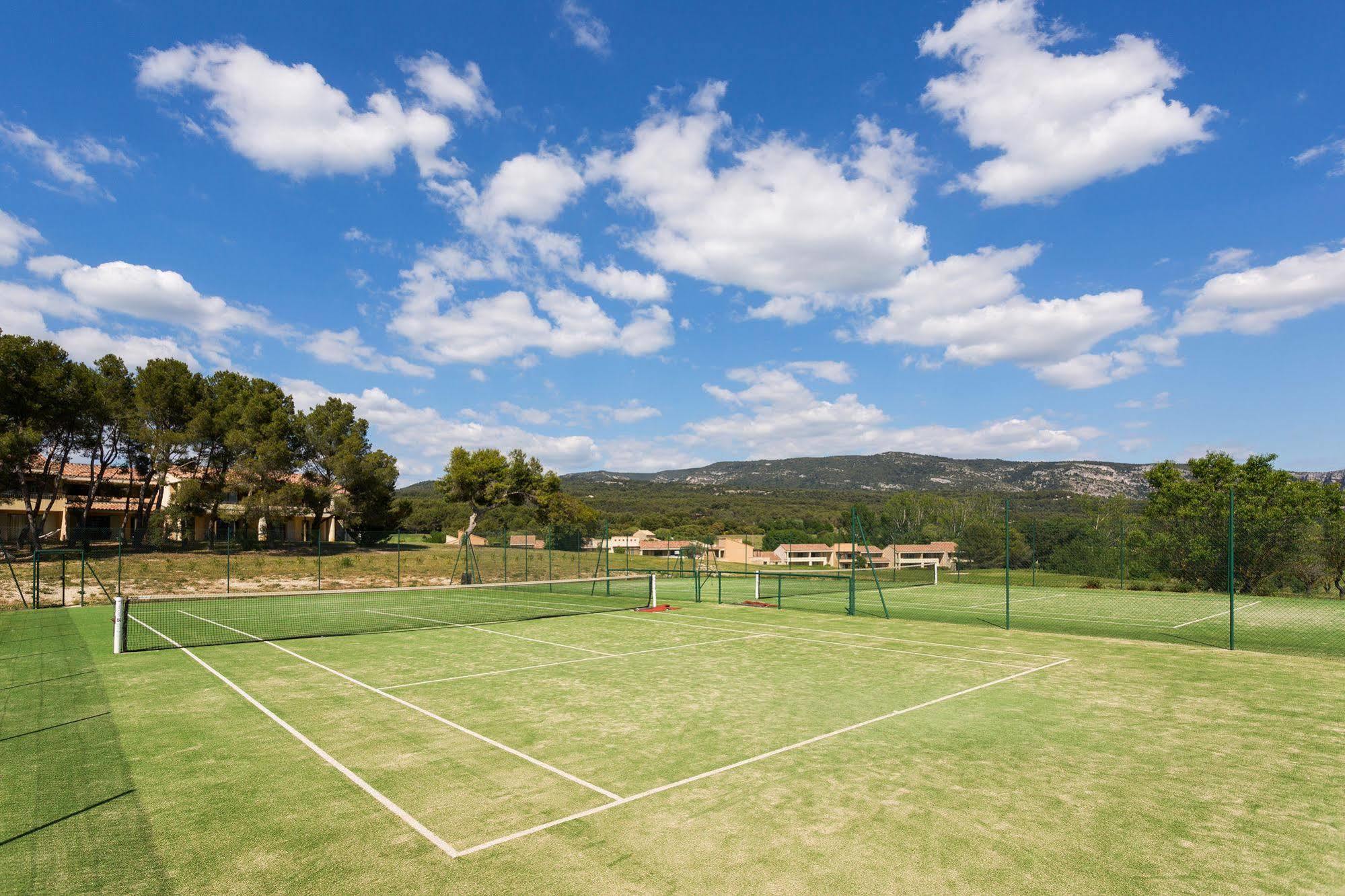 Madame Vacances Residence Provence Country Club Saumane-de-Vaucluse Exterior photo