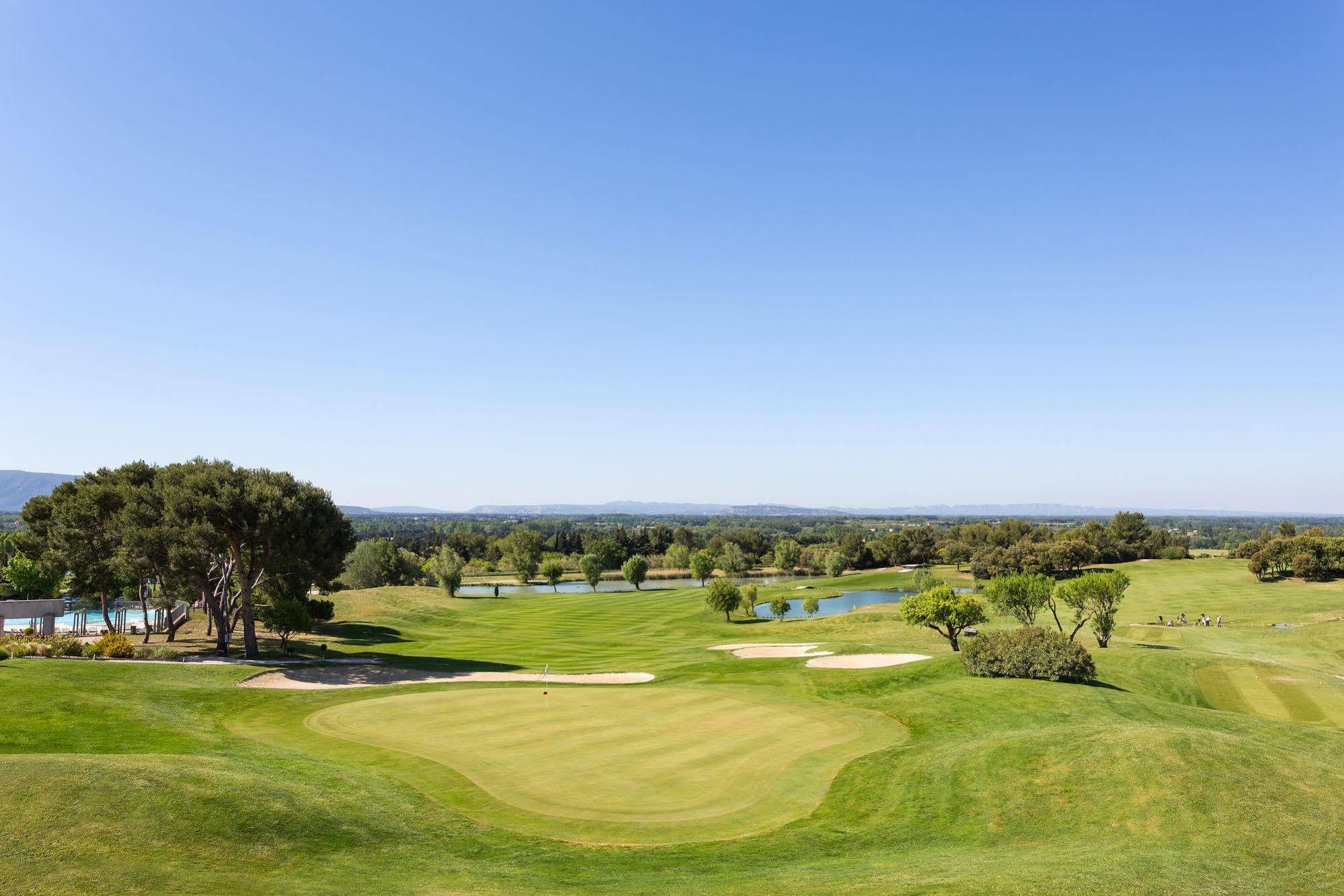 Madame Vacances Residence Provence Country Club Saumane-de-Vaucluse Exterior photo