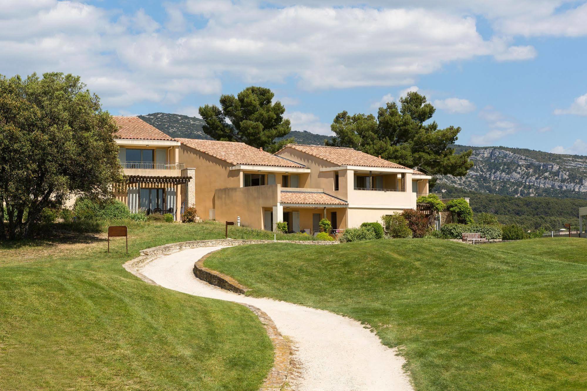 Madame Vacances Residence Provence Country Club Saumane-de-Vaucluse Exterior photo